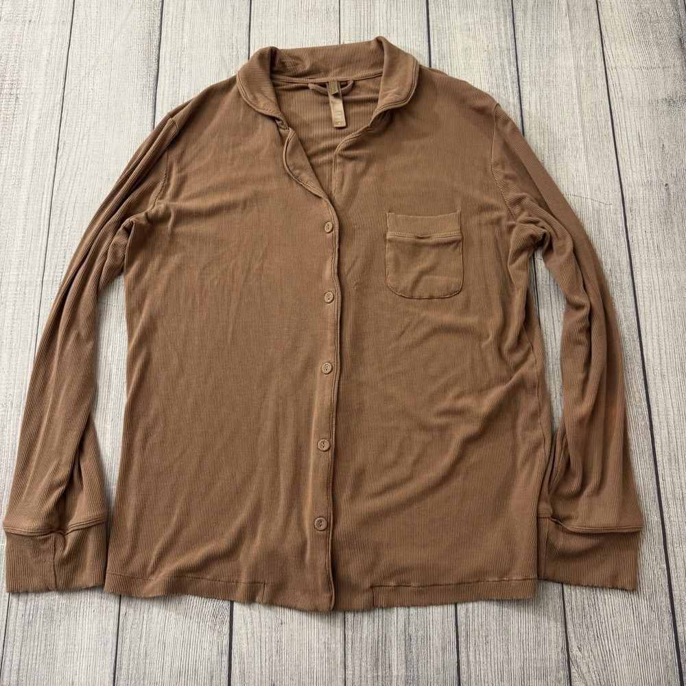 Skims Camel Cocoa Ribbed Pajama Top Size‎ Medium Long Sleeve Button Down